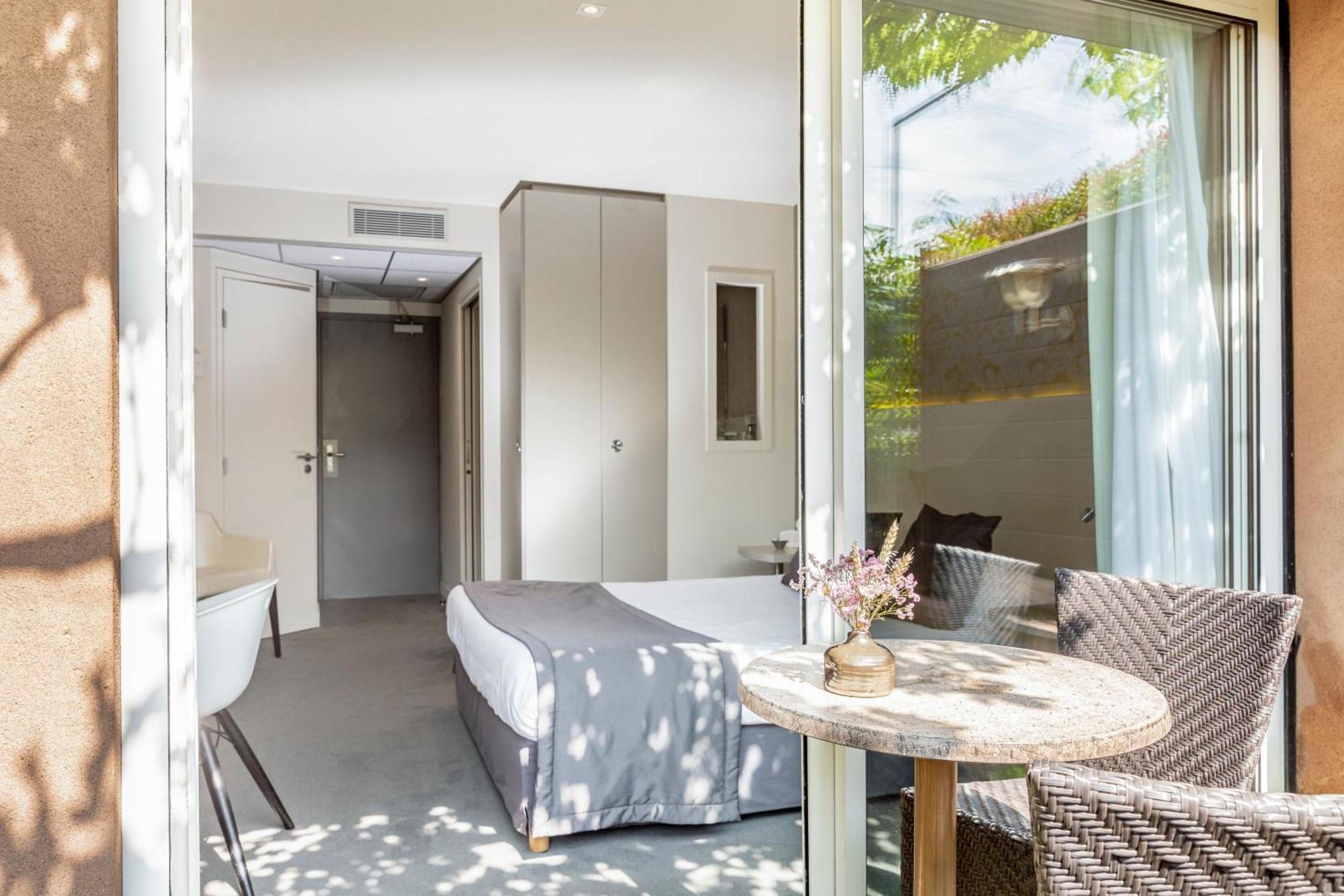 Le Carre D'Alethius Logis Hotel Restaurant Charmes-sur-Rhone Exterior photo